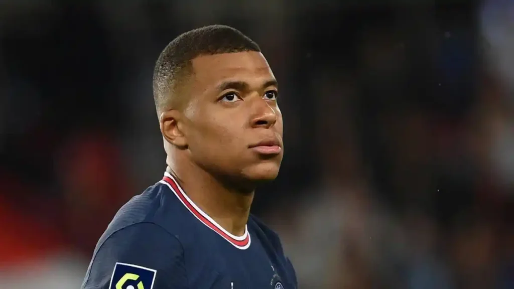 বিশ্বকাপের স্কোয়াডে কিলিয়ান এমবাপ্পে